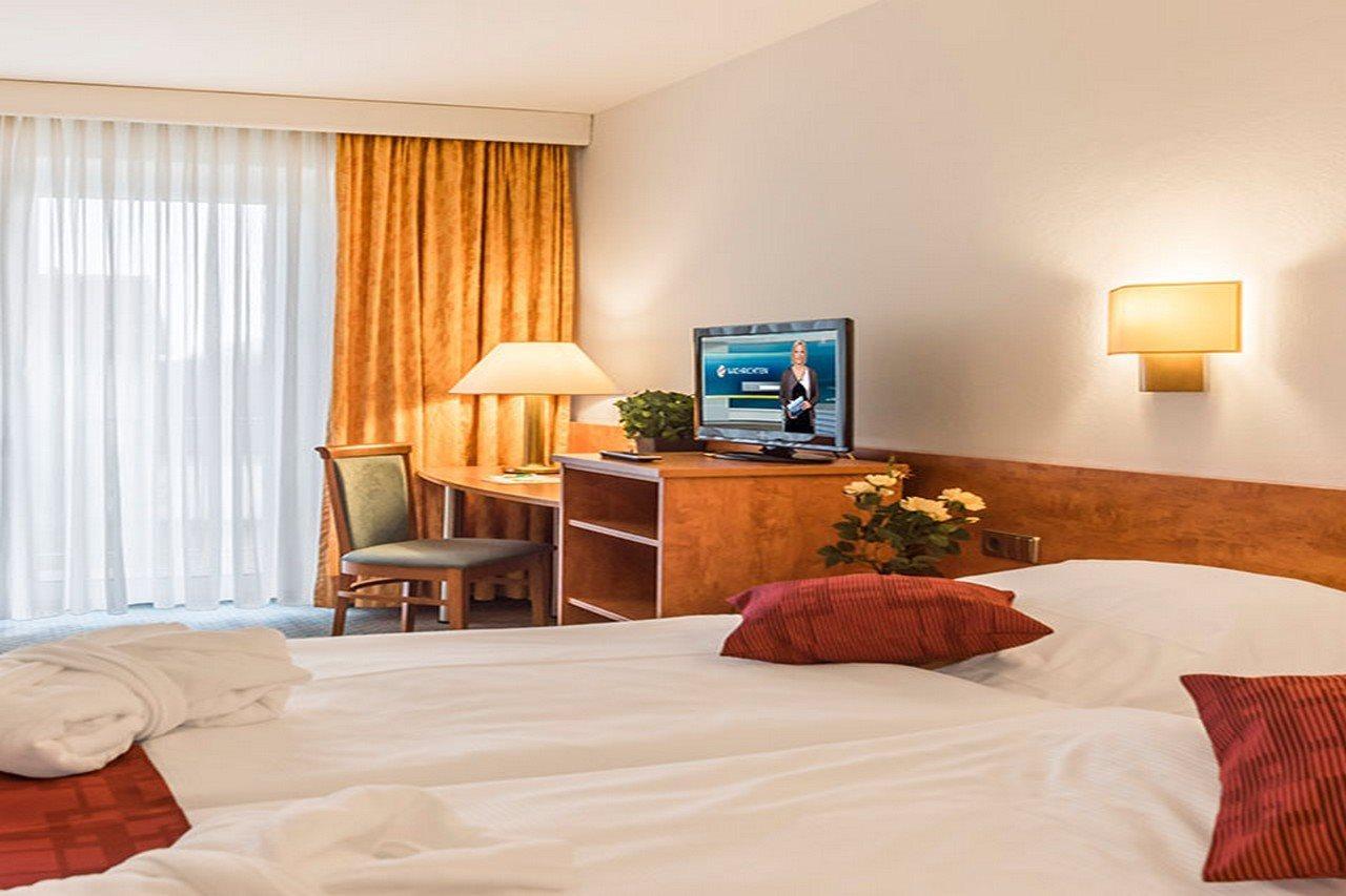 Hotel Am Moosfeld Munich Exterior photo Room of a hotel