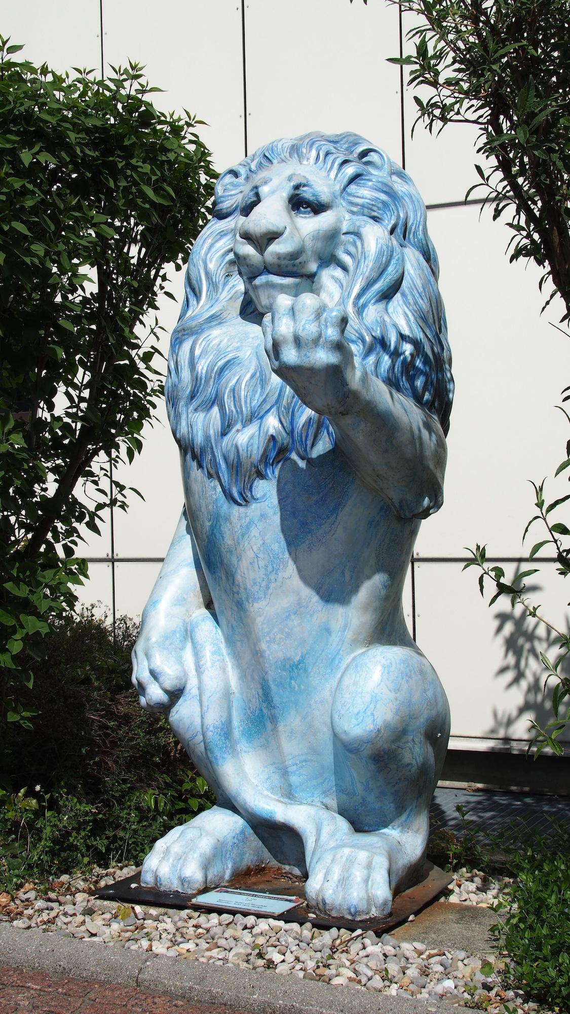 Hotel Am Moosfeld Munich Exterior photo "The blue lion"