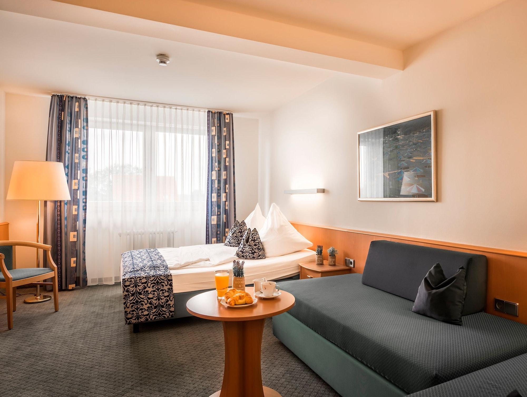 Hotel Am Moosfeld Munich Exterior photo Room in a hotel