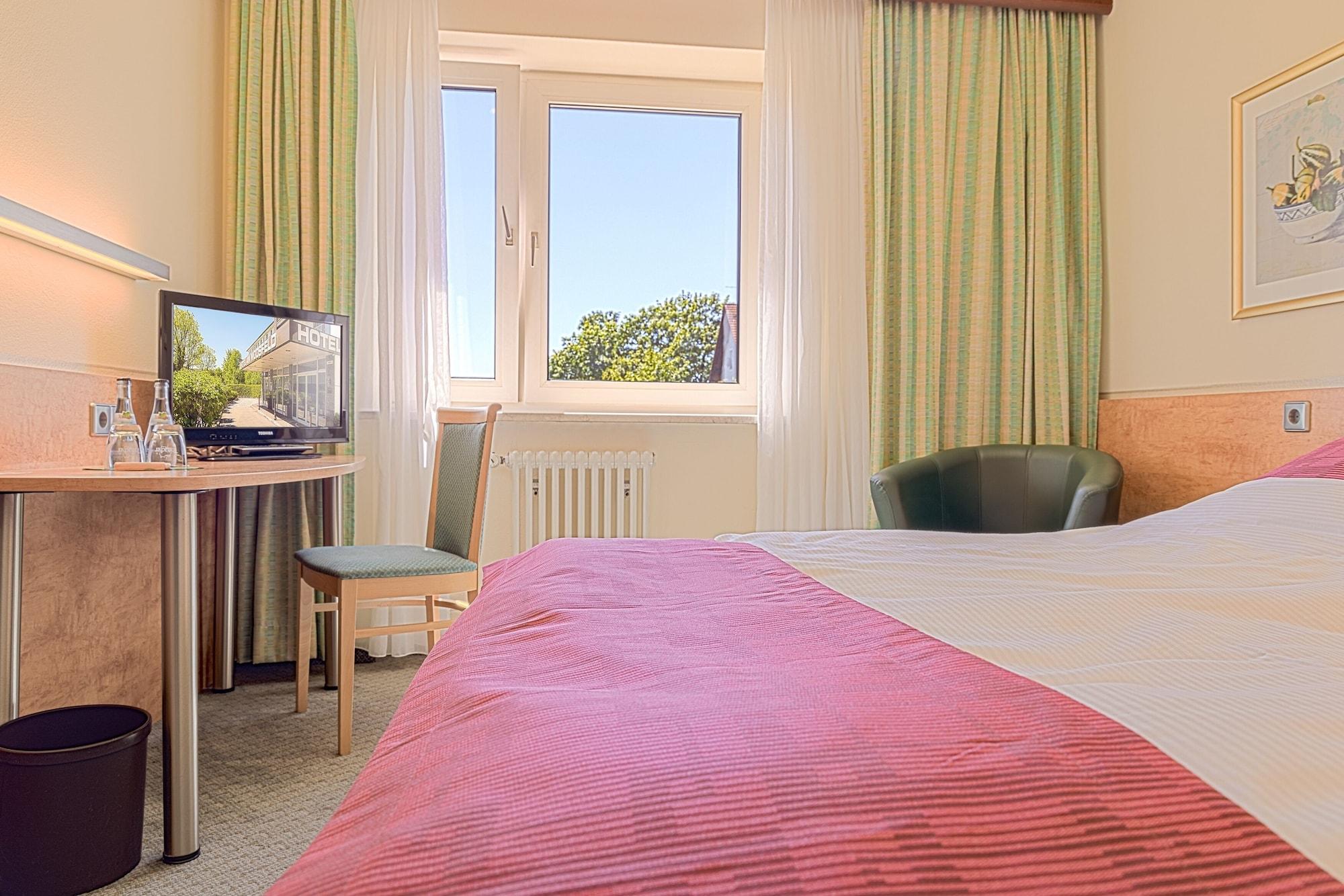 Hotel Am Moosfeld Munich Exterior photo