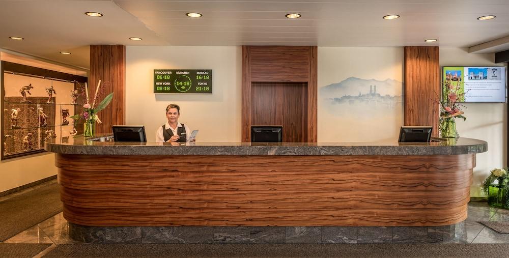 Hotel Am Moosfeld Munich Exterior photo Reception desk
