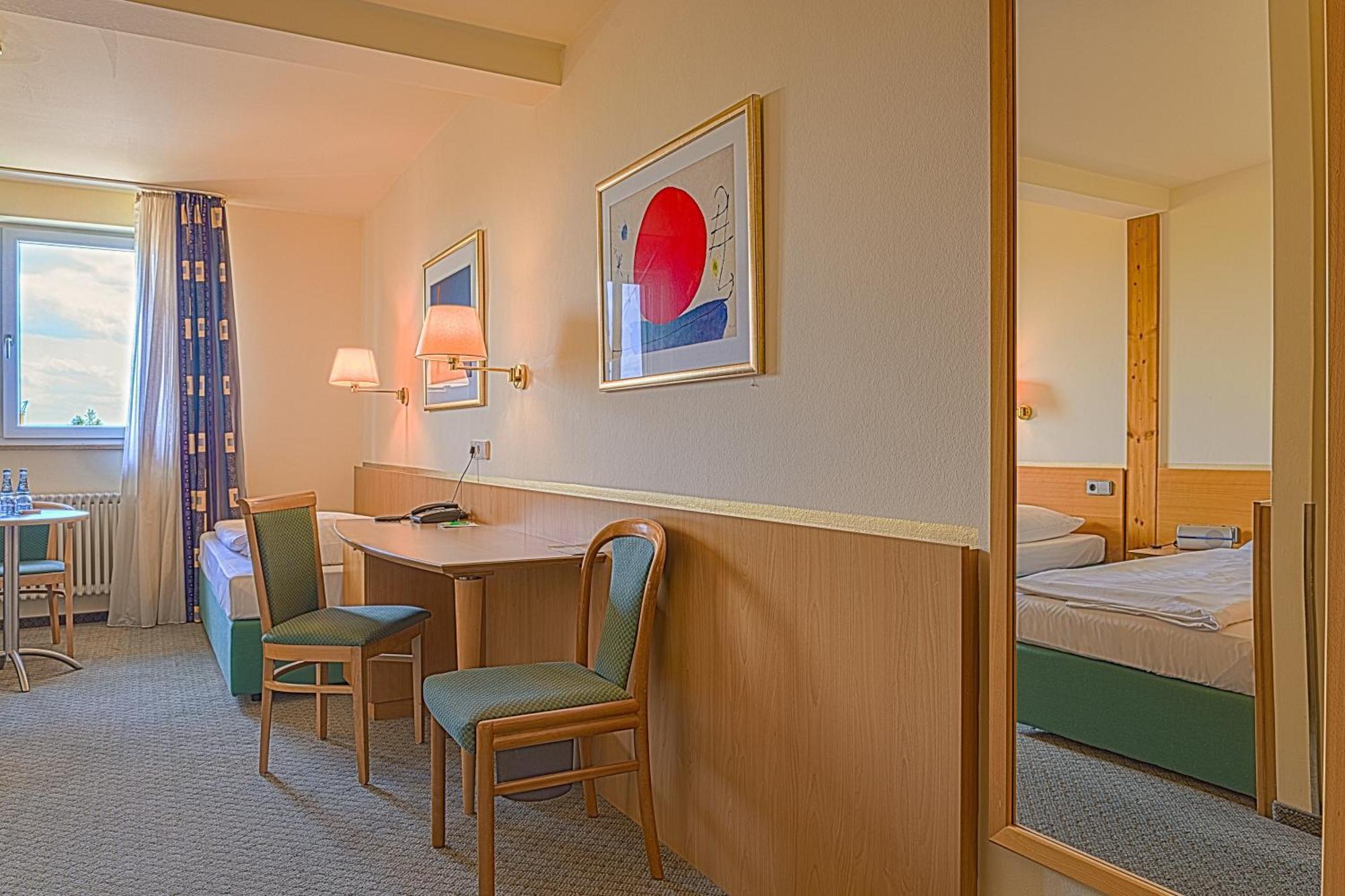 Hotel Am Moosfeld Munich Room photo