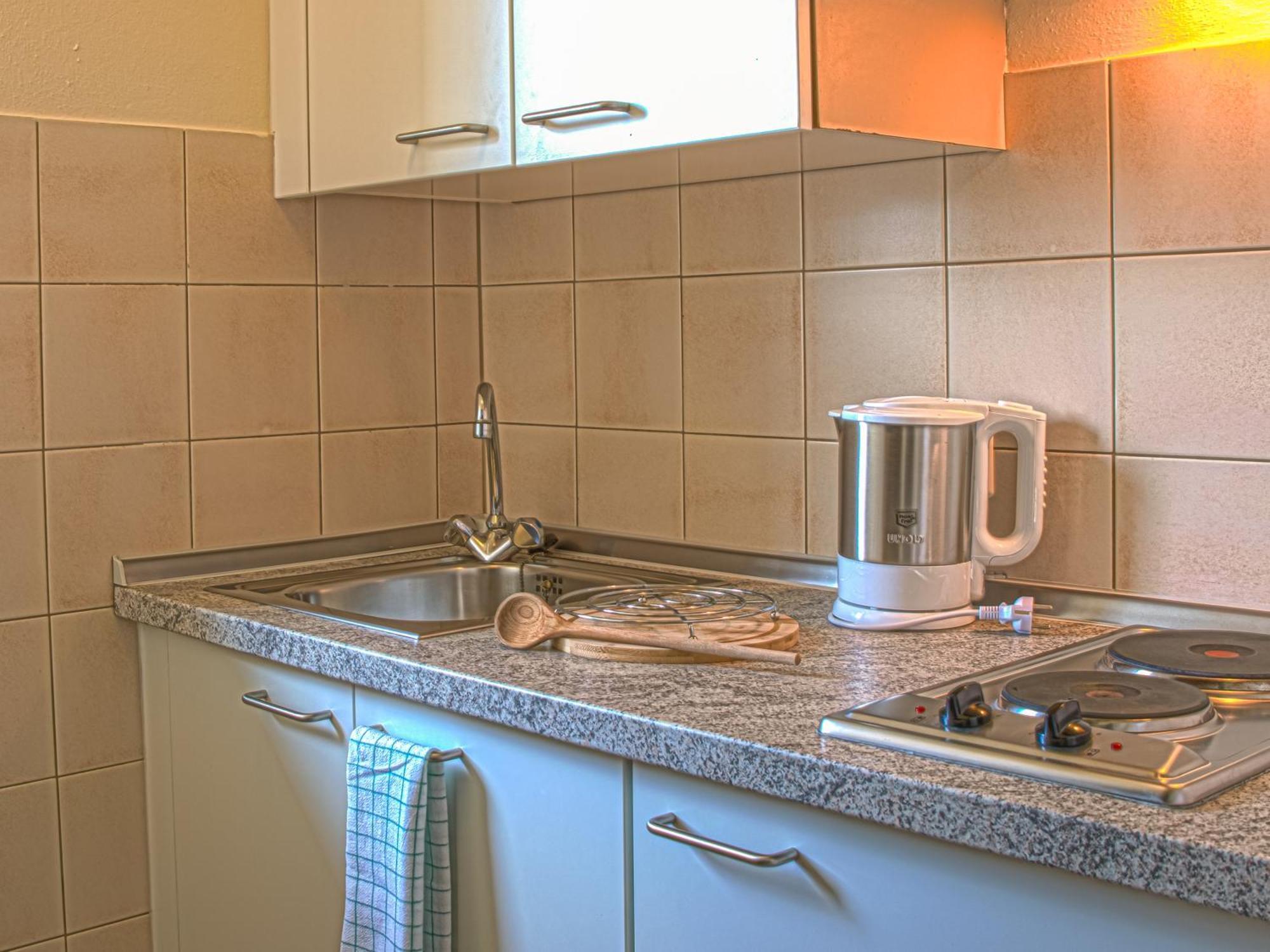 Hotel Am Moosfeld Munich Room photo Kitchen