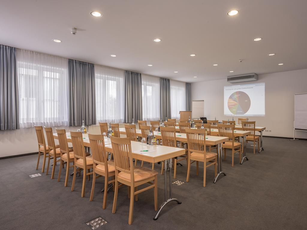 Hotel Am Moosfeld Munich Exterior photo Meeting room