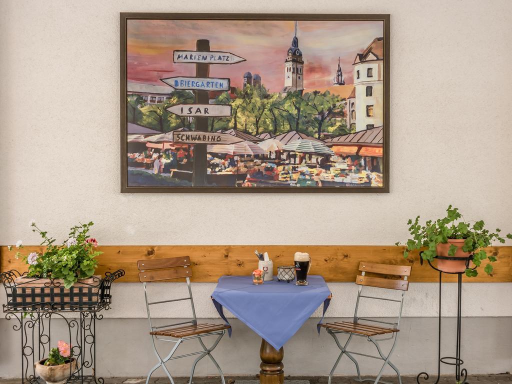 Hotel Am Moosfeld Munich Exterior photo The picture of the market on the wall of the restaurant